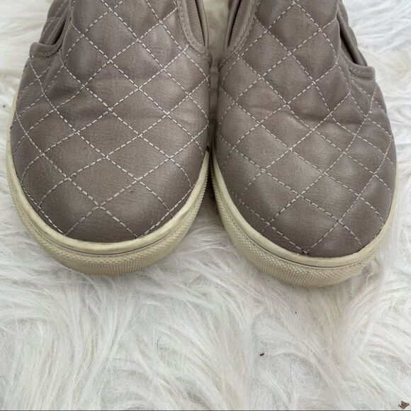 Steve Madden Ecentrcq Quilted Leather Slip-On Sneakers - Picture 4 of 10